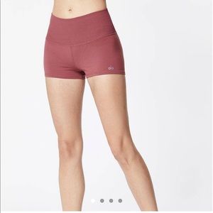 ALO YOGA aura short in Earth S / m